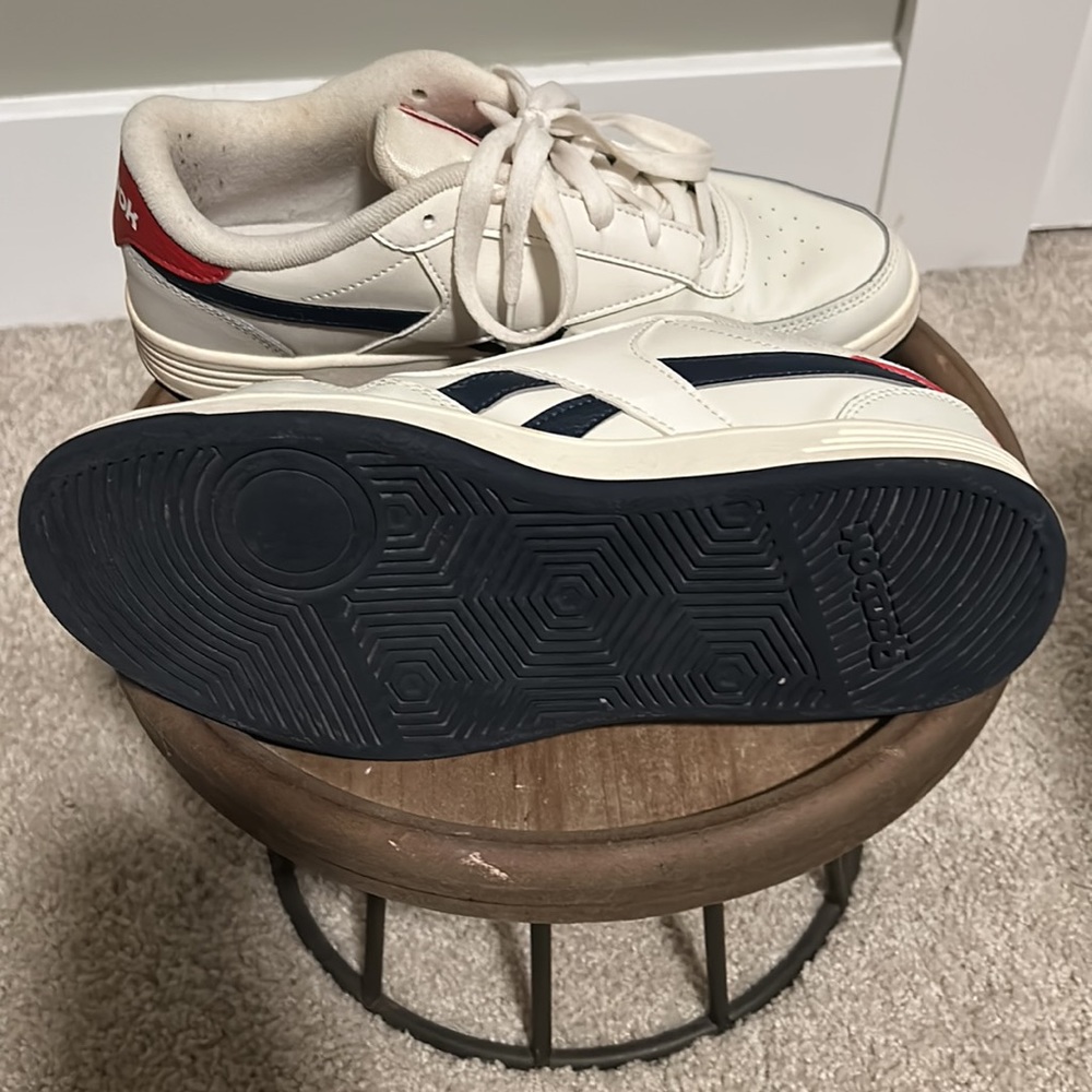 Women’s Classic Reebok shoe - Picture 4 of 4